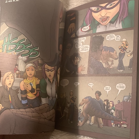 🧚♀️3/$12🧚♀️Runaways Marvel graphic novel - Picture 5 of 5